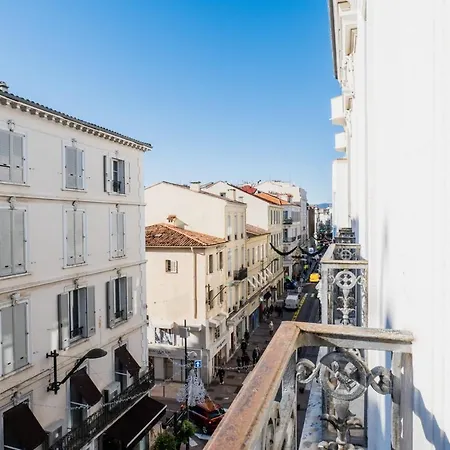 Apartment 2-br Steps From The Palais Des Festivals