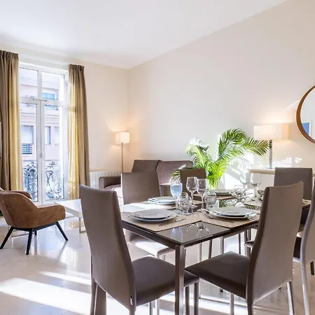 Apartment 2-br Steps From The Palais Des Festivals *